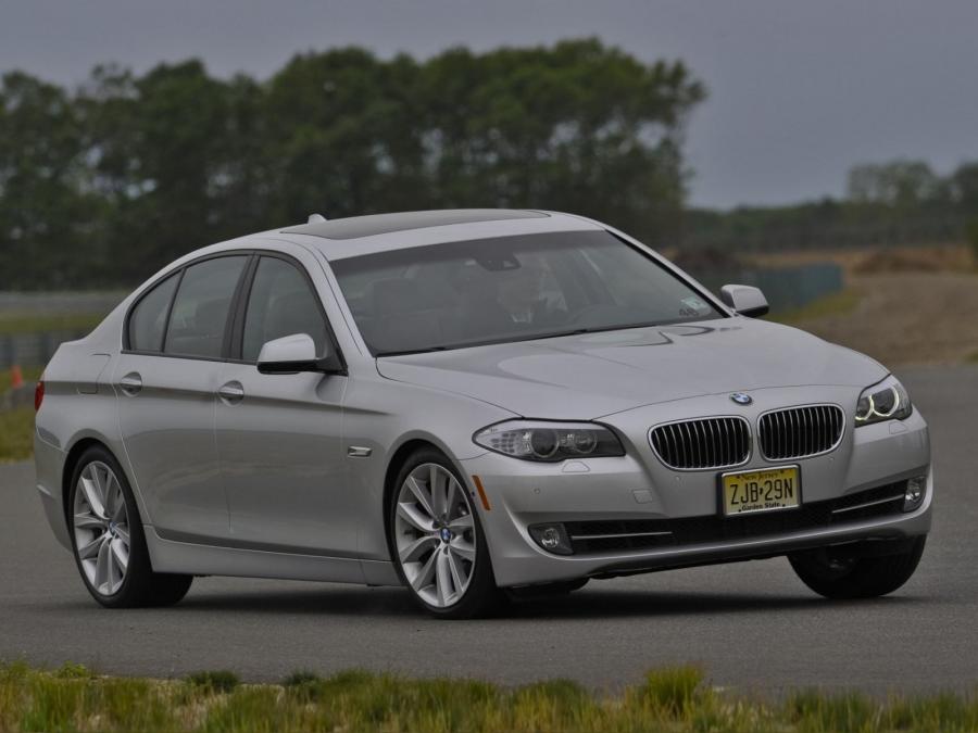  BMW 550i Sedan 2010 года  (US) (фото 8 из 16)